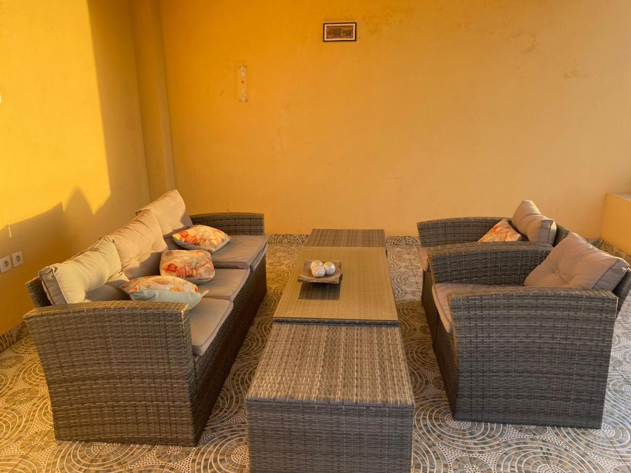 Residence Adja Binta Kane Sour Дакар Екстериор снимка